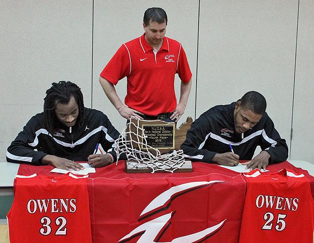 Justin Edmonds (L) and James Kelly (R) sign their letters of intent to play NCAA D-I basketball, while Express men's basketball head coach Dave Clarke looks on. Edmonds will attend Marshall University, while Kelly will attend the University of Miami (Fla.). Photo by Nicholas Huenefeld/Owens Sports Information