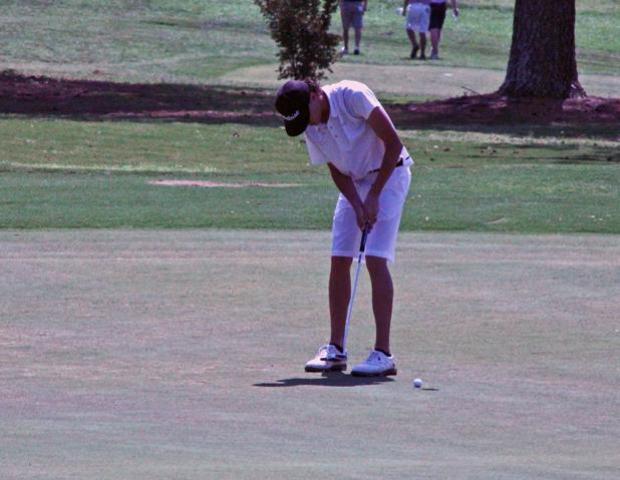 Brandon Hoelzer sinks a putt on the ninth hole in today's first round of the NJCAA D-II National Tournament. The freshman led the Express with a two-under 70. Photo by Nicholas Huenefeld/Owens Sports Information