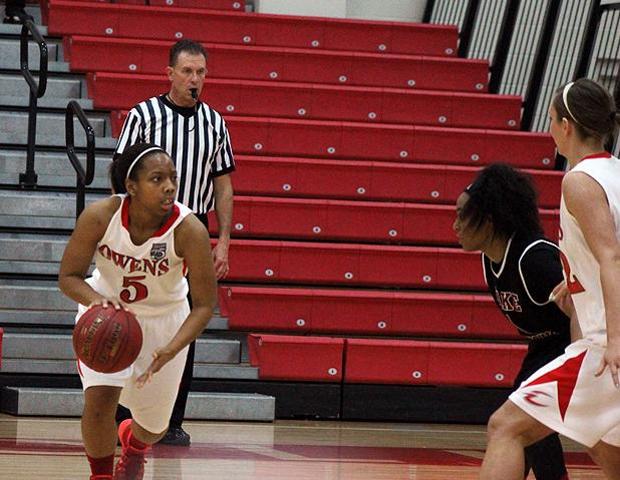 Kamilah Carter looks to find an open teammate in today's 74-71 win over No. 18 Lake Michigan College. The sophomore had a team-high 21 points, including the game-winning 3-pointer with just over one minute remaining. Photo by Nicholas Huenefeld/Owens Sports Information