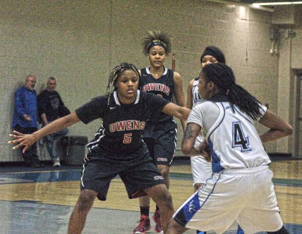 Courizma Williams pressures Lakeland's Nicole Upshaw as Ashley Tunstall looks on in the background of today's win. Williams made five 3-pointers, while Tunstall had six steals. Photo by Nicholas Huenefeld/Owens Sports Information