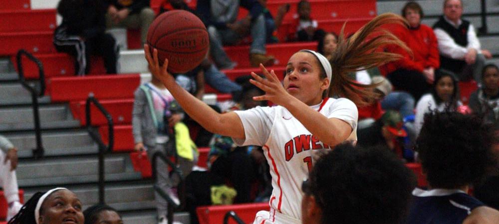 Lakyn Gulley drives in for a layup during today's second half. Photo by Kyle Brown/Owens Sports Information