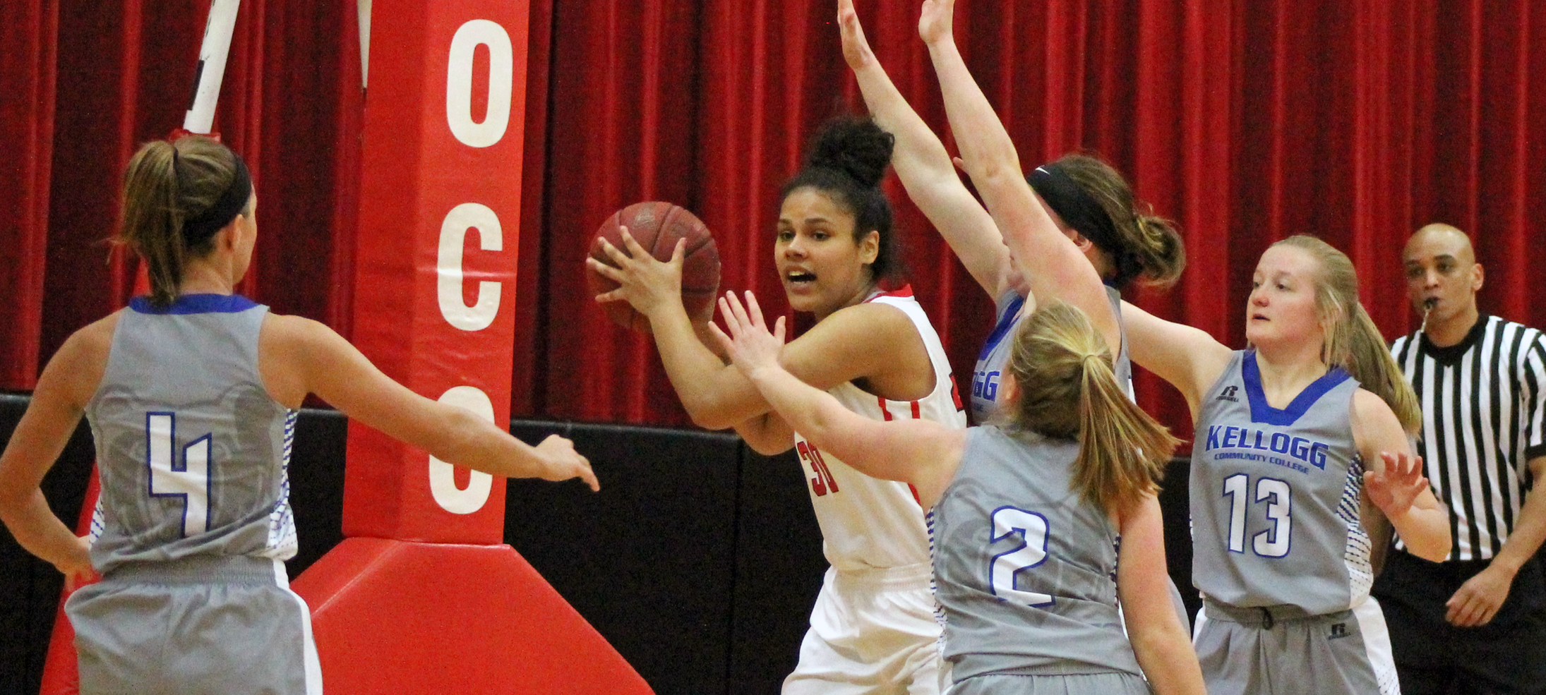 Kaylah Ivey, who had 14 points and 15 rebounds, looks to pass out of the post against Kellogg. Photo by Nicholas Huenefeld/Owens Sports Information