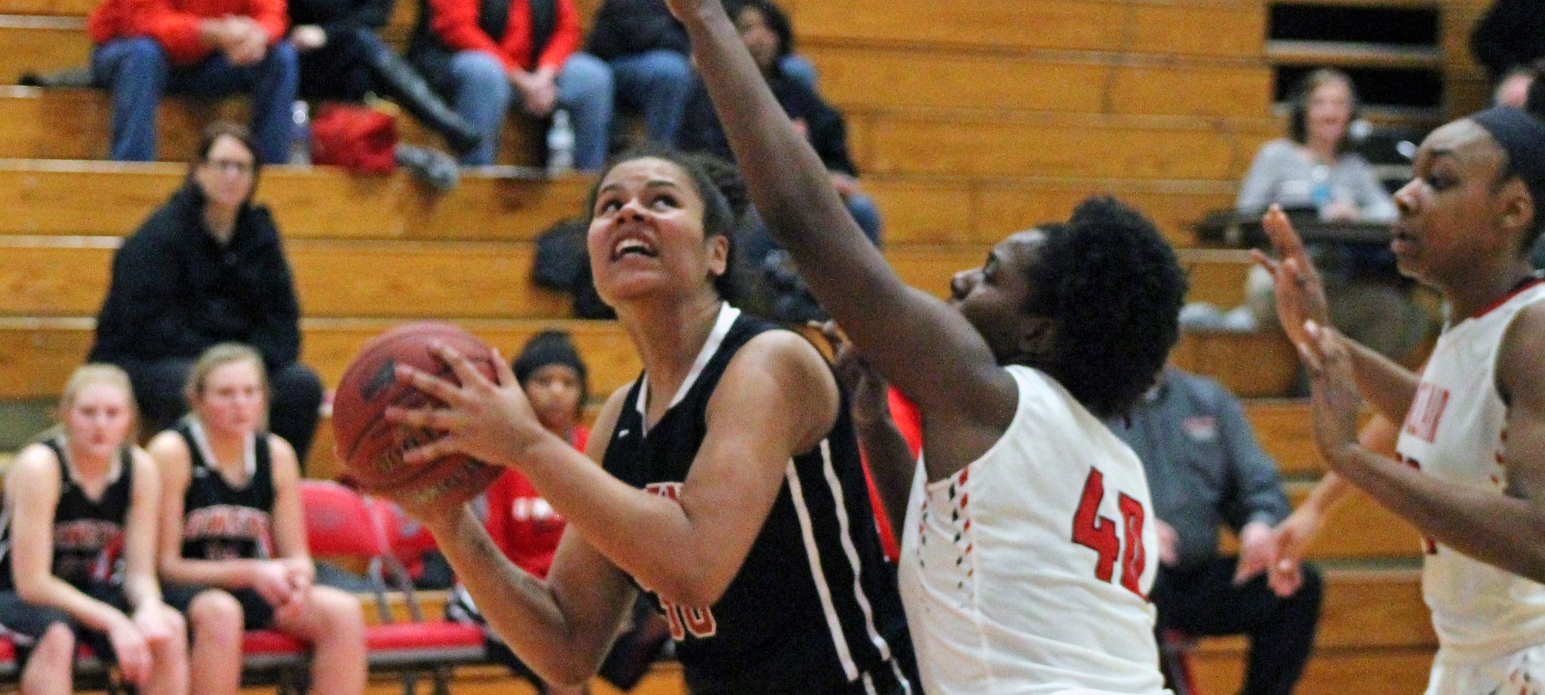 Kaylah Ivey looks to score against a Sinclair C.C. defender. Photo by Nicholas Huenefeld/Owens Sports Information