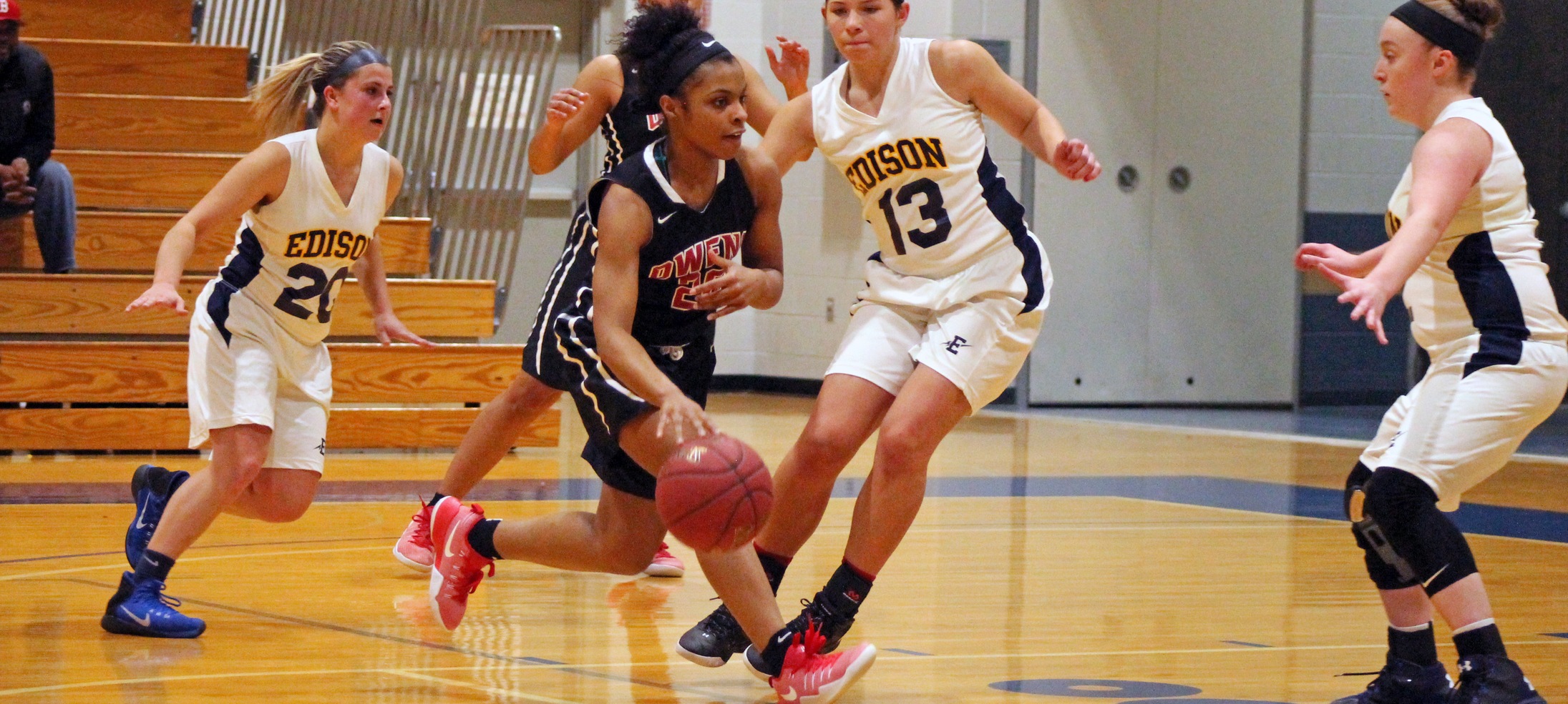 Sybil Roseboro looks to drive the ball as the Edison defense surrounds her. Photo by Nicholas Huenefeld/Owens Sports Information