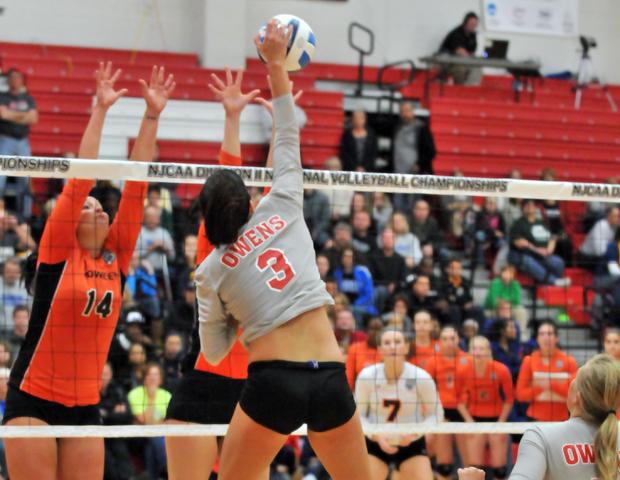 Alyssa Meis looks for one of her 15 kills as the Express lost to No. 1 Cowley County in the NJCAA D-II Semifinals. Photo by Frawgbyte Photography
