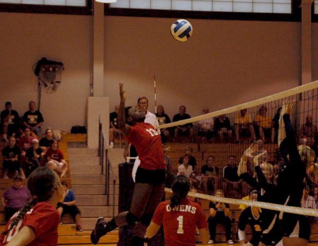 Dakia Sellers rises for one of her 10 kills, which helped the No. 5 Express sweep Edison Community College in Piqua, OH on Friday. Photo by Nicholas Huenefeld/Owens Sports Information