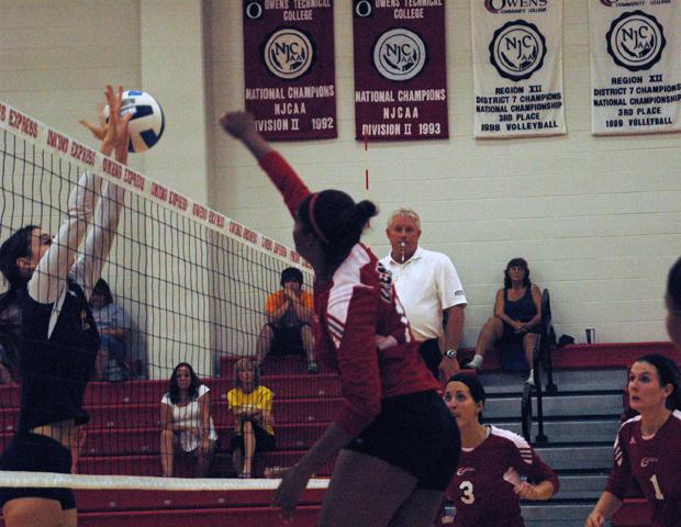 Jazmine Thomas, pictured above, had 21 kills in two matches today to lead the No. 16 Express past St. Clair County CC and Macomb CC in straight sets. Photo by Nicholas Huenefeld/Owens Sports Information