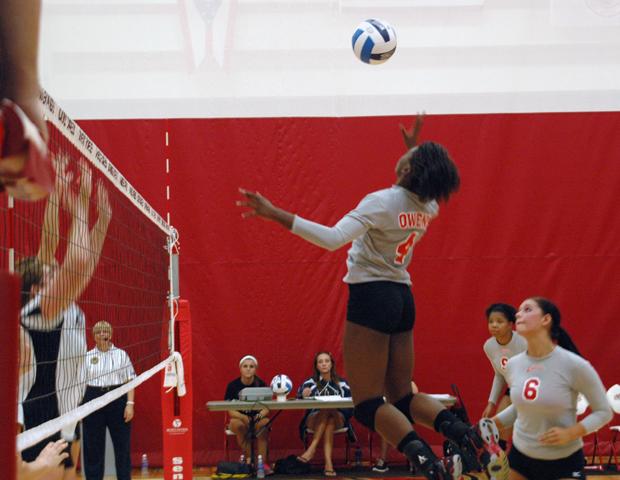 Dakia Sellers looks to make a play late against No. 12 Pasco-Hernando. Owens fell in three sets. Photo by Nicholas Huenefeld/Owens Sports Information