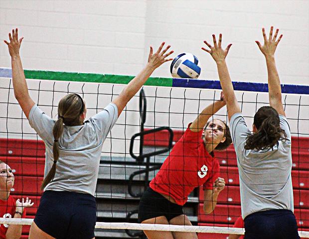 Amara Hemenway, pictured here attempting a kill, had 16 kills over two matches today. Photo by Nicholas Huenefeld/Owens Sports Information