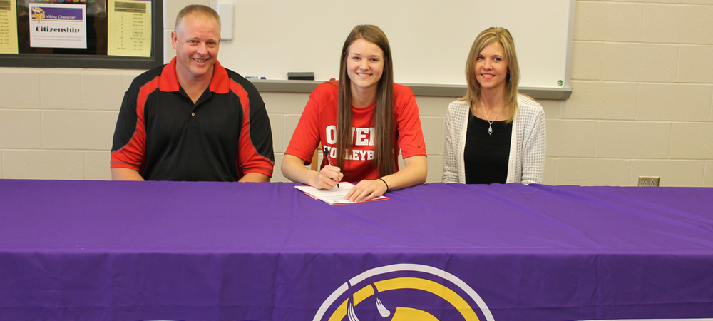 Brooke Gerdeman is joined by her parents, Tim and Stacey, on signing day. Photo by Nicholas Huenefeld/Owens Sports Information