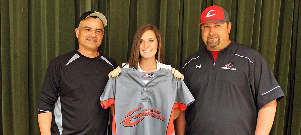 Kailey Minarchick, center, is pictured with Owens head coach Marcus Smith and Columbia Station head coach Ken Lugo. Photo by Nicholas Huenefeld/Owens Sports Information